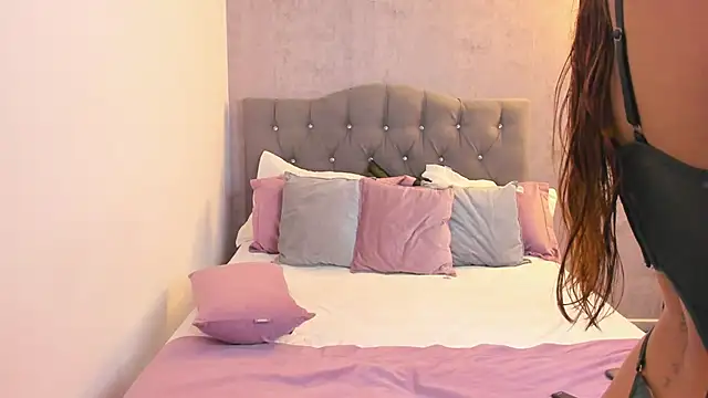 gia watsonn online show from November 2025 05:02:01 PM