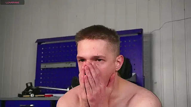 Snapshot of dustyn_fox chatting on December 2025 03:04:01 PM dustyn fox online show from December 2025 03:04:01 PM