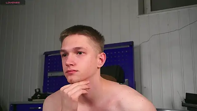 Snapshot of dustyn_fox chatting on December 2025 03:11:02 PM dustyn fox online show from December 2025 03:11:02 PM