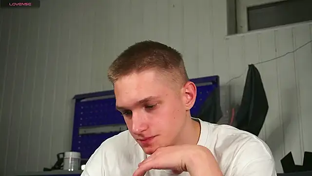dustyn fox online show from October 2025 04:39:01 PM