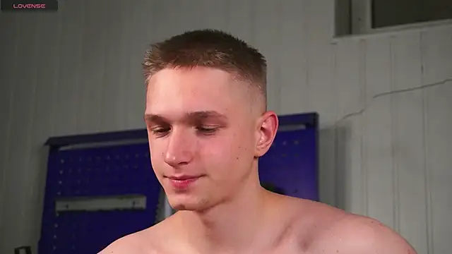 Snapshot of dustyn_fox chatting on December 2025 08:04:02 PM dustyn fox online show from December 2025 08:04:02 PM