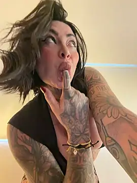 Iam Annii online show from February 2026 10:21:02 PM