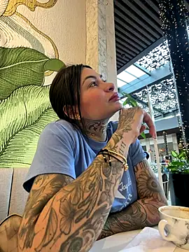 Iam Annii online show from November 2025 07:03:01 PM