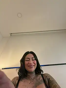 Iam Annii online show from April 2026 11:28:01 PM