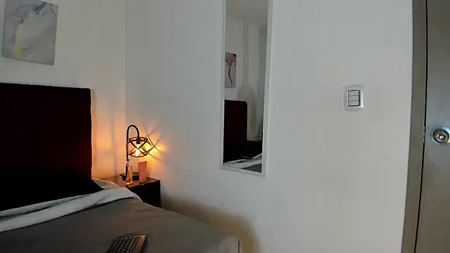 Anthonelaa   online show from September 2025 07:57:01 PM