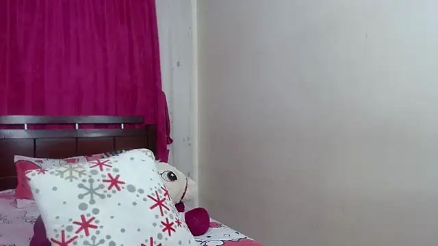 Snapshot of petitolivia chatting on May 2026 10:49:01 PM petitolivia online show from May 2026 10:49:01 PM