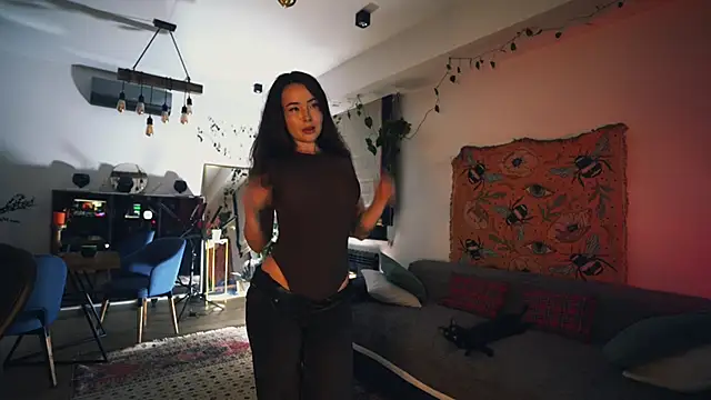 Leona Mell online show from November 2025 08:31:01 PM