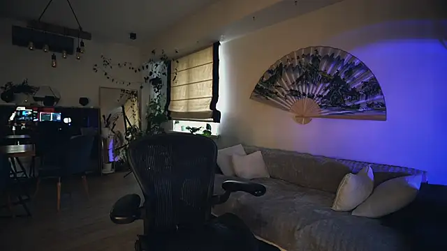 Leona Mell online show from February 2026 02:30:01 AM