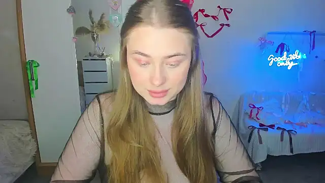 Snapshot of Demure_Smile chatting on February 2025 02:44:01 PM Demure Smile online show from February 2025 02:44:01 PM