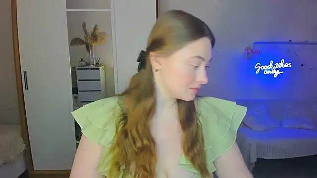 Snapshot of Demure_Smile chatting on February 2025 07:04:02 AM Demure Smile online show from February 2025 07:04:02 AM