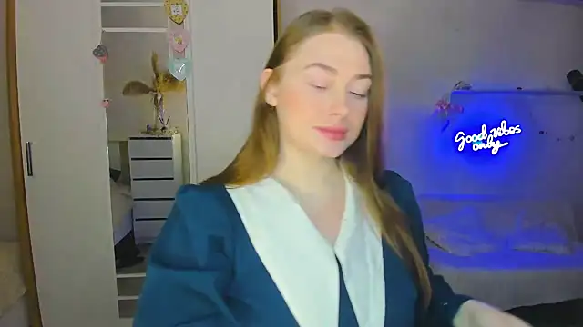 Snapshot of Demure_Smile chatting on February 2025 01:53:01 AM Demure Smile online show from February 2025 01:53:01 AM
