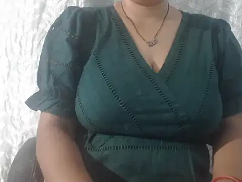 cute-priy online show from May 2026 04:28:02 AM