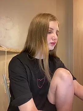MollyDolle online show from May 2026 04:21:01 PM