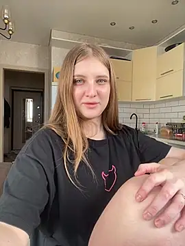 MollyDolle online show from April 2026 01:15:02 PM
