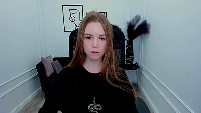 Snapshot of MileyWings chatting on October 2025 04:28:02 AM MileyWings online show from October 2025 04:28:02 AM