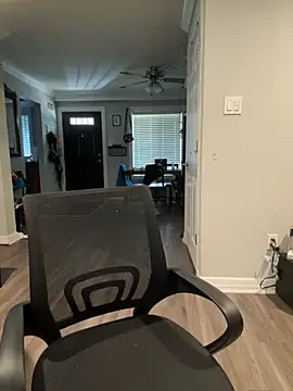 Snapshot of ThicBunz chatting on December 2025 03:55:01 PM ThicBunz online show from December 2025 03:55:01 PM