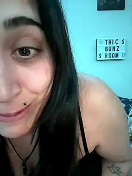 Snapshot of ThicBunz chatting on September 2025 02:17:01 AM ThicBunz online show from September 2025 02:17:01 AM