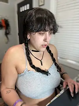 Snapshot of ThicBunz chatting on October 2025 02:49:01 PM ThicBunz online show from October 2025 02:49:01 PM