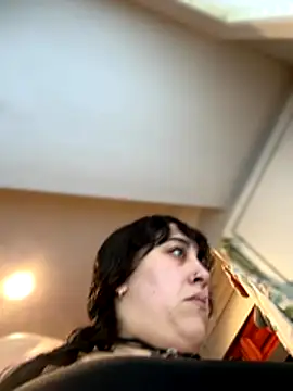 Snapshot of ThicBunz chatting on October 2025 03:22:02 PM ThicBunz online show from October 2025 03:22:02 PM