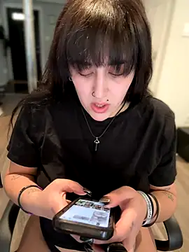 Snapshot of ThicBunz chatting on November 2025 05:06:02 PM ThicBunz online show from November 2025 05:06:02 PM