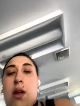 Snapshot of ThicBunz chatting on October 2025 01:30:02 PM ThicBunz online show from October 2025 01:30:02 PM