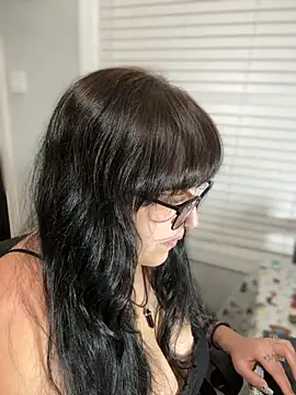 Snapshot of ThicBunz chatting on October 2025 04:15:02 PM ThicBunz online show from October 2025 04:15:02 PM