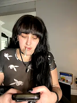 Snapshot of ThicBunz chatting on December 2025 05:22:02 PM ThicBunz online show from December 2025 05:22:02 PM