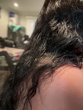 Snapshot of ThicBunz chatting on November 2025 04:23:02 PM ThicBunz online show from November 2025 04:23:02 PM