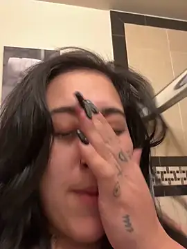 Snapshot of ThicBunz chatting on October 2025 04:30:02 PM ThicBunz online show from October 2025 04:30:02 PM