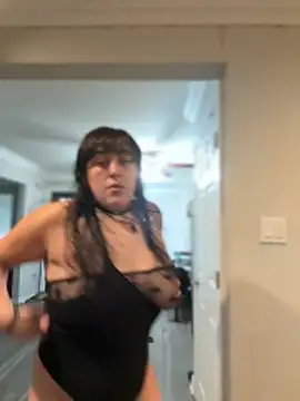 Snapshot of ThicBunz chatting on November 2025 03:27:01 PM ThicBunz online show from November 2025 03:27:01 PM