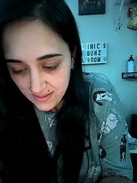 Snapshot of ThicBunz chatting on October 2025 03:30:02 AM ThicBunz online show from October 2025 03:30:02 AM