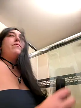 Snapshot of ThicBunz chatting on September 2025 04:47:01 PM ThicBunz online show from September 2025 04:47:01 PM