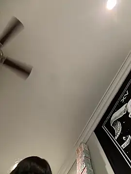 Snapshot of ThicBunz chatting on December 2025 10:47:01 PM ThicBunz online show from December 2025 10:47:01 PM