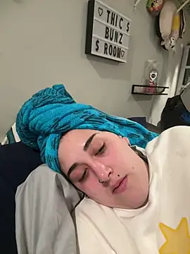 Snapshot of ThicBunz chatting on October 2025 03:24:02 PM ThicBunz online show from October 2025 03:24:02 PM