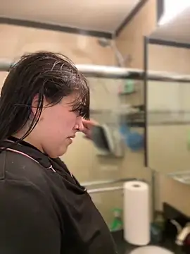 Snapshot of ThicBunz chatting on November 2025 04:06:02 PM ThicBunz online show from November 2025 04:06:02 PM