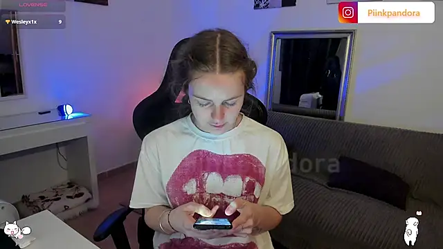 Piinkpandora online show from April 2026 12:18:02 PM