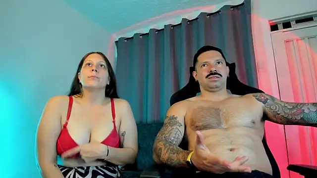 Snapshot of FreeLoveCouple chatting on September 2025 02:12:01 AM FreeLoveCouple online show from September 2025 02:12:01 AM