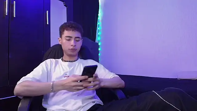 sexybat twink online show from February 2025 02:49:02 PM