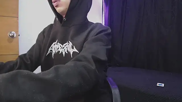 sexybat twink online show from March 2025 04:35:01 AM