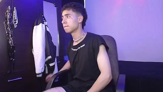 sexybat twink online show from February 2025 05:30:02 PM