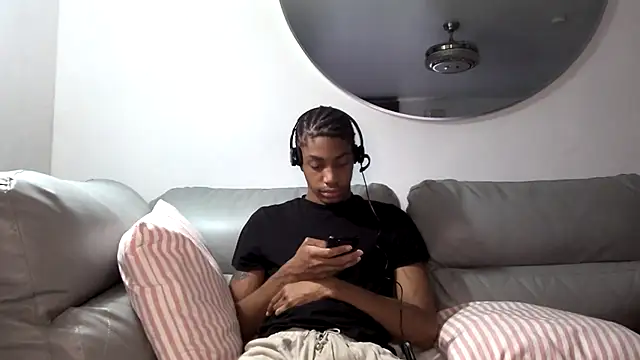 Skinnyblackman online show from October 2025 10:11:01 PM