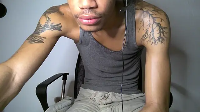 Snapshot of Skinnyblackman chatting on July 2026 04:02:01 AM Skinnyblackman online show from July 2026 04:02:01 AM