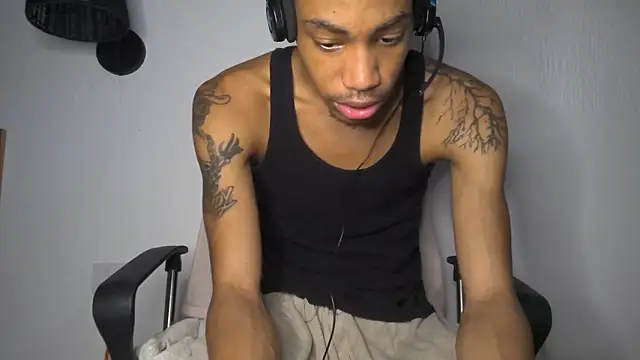 Snapshot of Skinnyblackman chatting on June 2026 02:31:01 AM Skinnyblackman online show from June 2026 02:31:01 AM