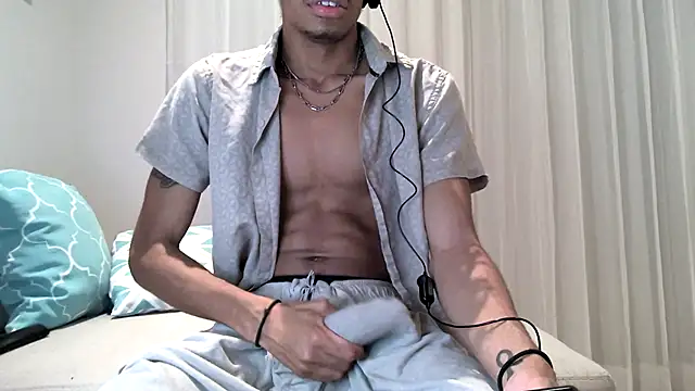 Snapshot of Skinnyblackman chatting on February 2026 03:24:01 AM Skinnyblackman online show from February 2026 03:24:01 AM