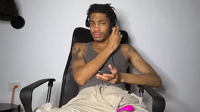 Snapshot of Skinnyblackman chatting on July 2026 04:01:01 AM Skinnyblackman online show from July 2026 04:01:01 AM