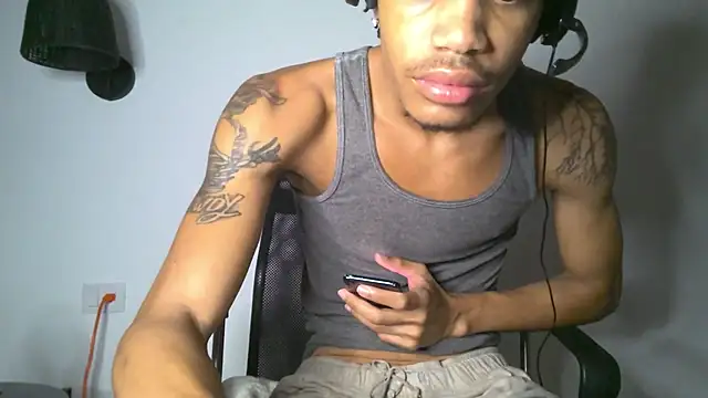 Snapshot of Skinnyblackman chatting on June 2026 02:31:01 AM Skinnyblackman online show from June 2026 02:31:01 AM