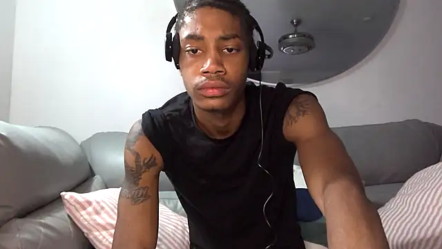 Skinnyblackman online show from October 2025 10:10:02 PM