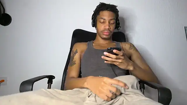 Snapshot of Skinnyblackman chatting on July 2026 02:56:01 AM Skinnyblackman online show from July 2026 02:56:01 AM