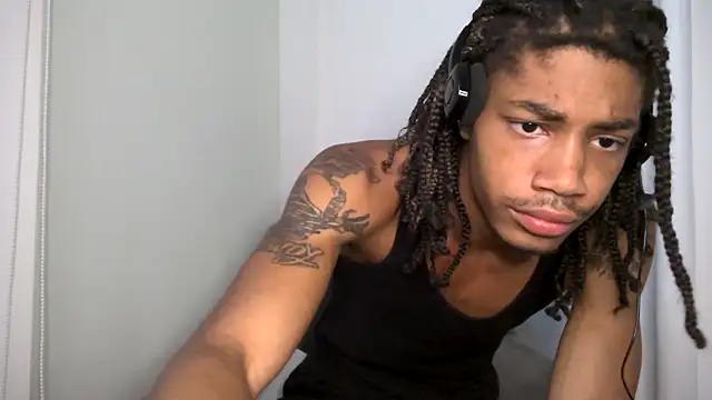 Snapshot of Skinnyblackman chatting on January 2026 04:27:02 AM Skinnyblackman online show from January 2026 04:27:02 AM