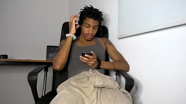Snapshot of Skinnyblackman chatting on May 2026 06:46:01 AM Skinnyblackman online show from May 2026 06:46:01 AM